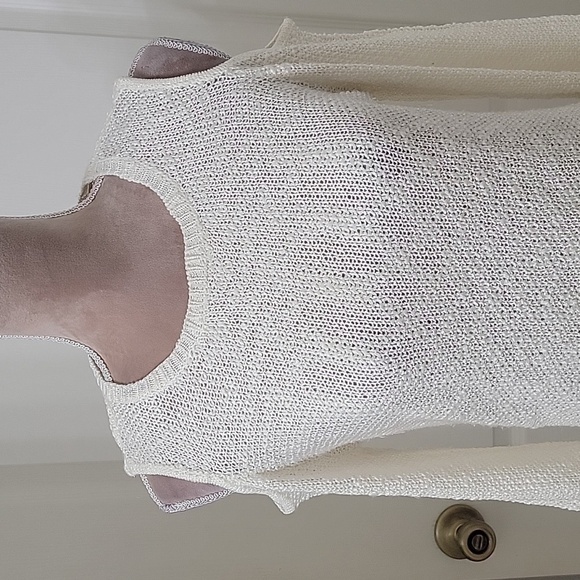 All at Once, Size PM, Off White Cold Shoulder Sweater, High Low Front, Shiny - Picture 2 of 11